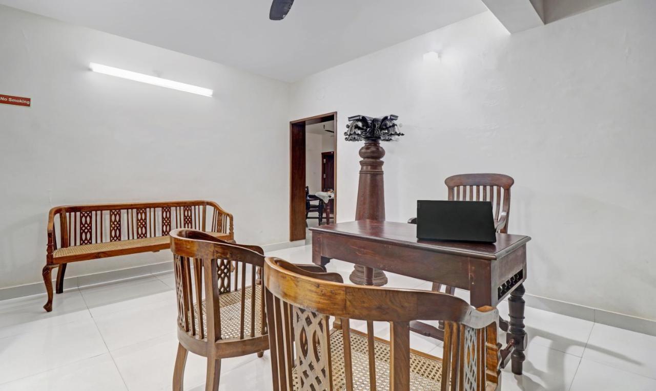 Treebo Backpackers Inn Kochi Esterno foto